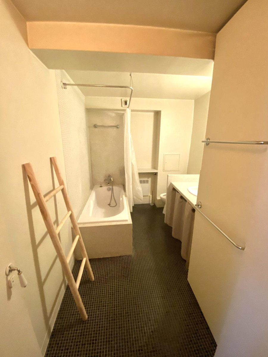 
                                                Location
                                                 Appartement agréable près Bastille.