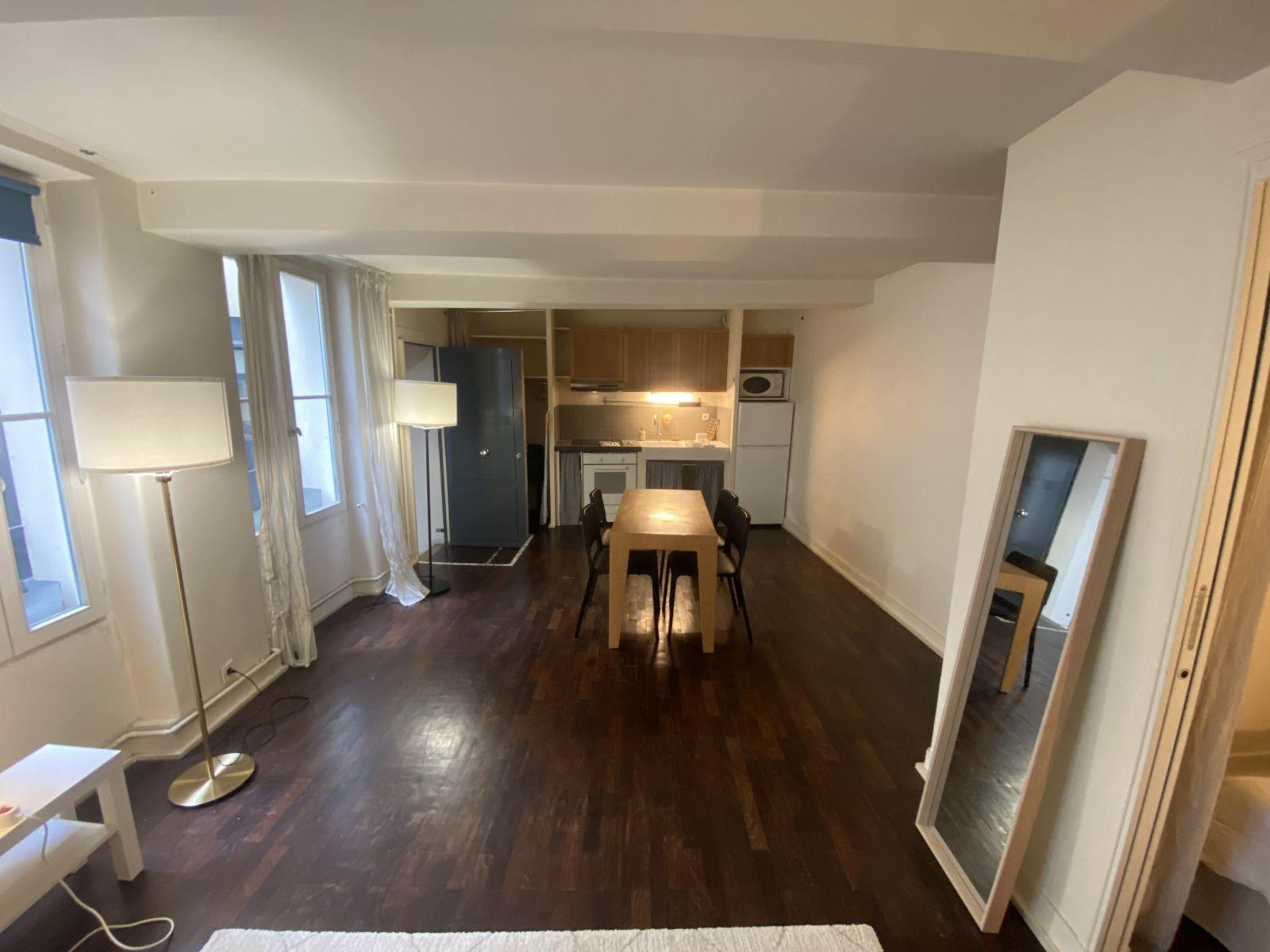 
                                                Location
                                                 Appartement agréable près Bastille.