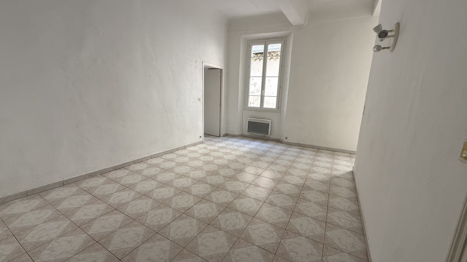 
                                                Location
                                                 Appartement  - Appartement  - 2 pièces  - 40.27 m²