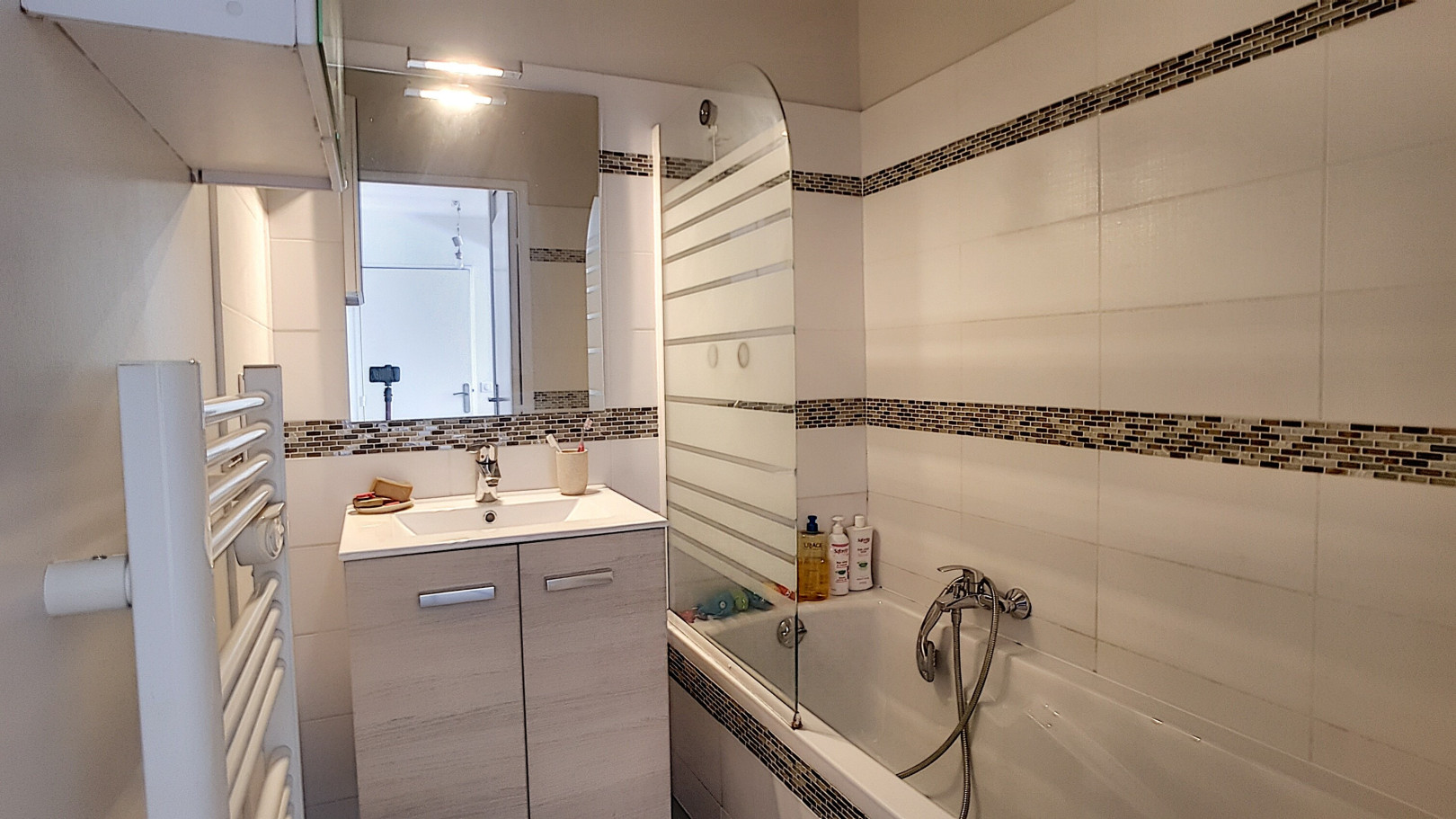 
                                                Location
                                                 Appartement  - Appartement  - 3 pièces  - 56.84 m²