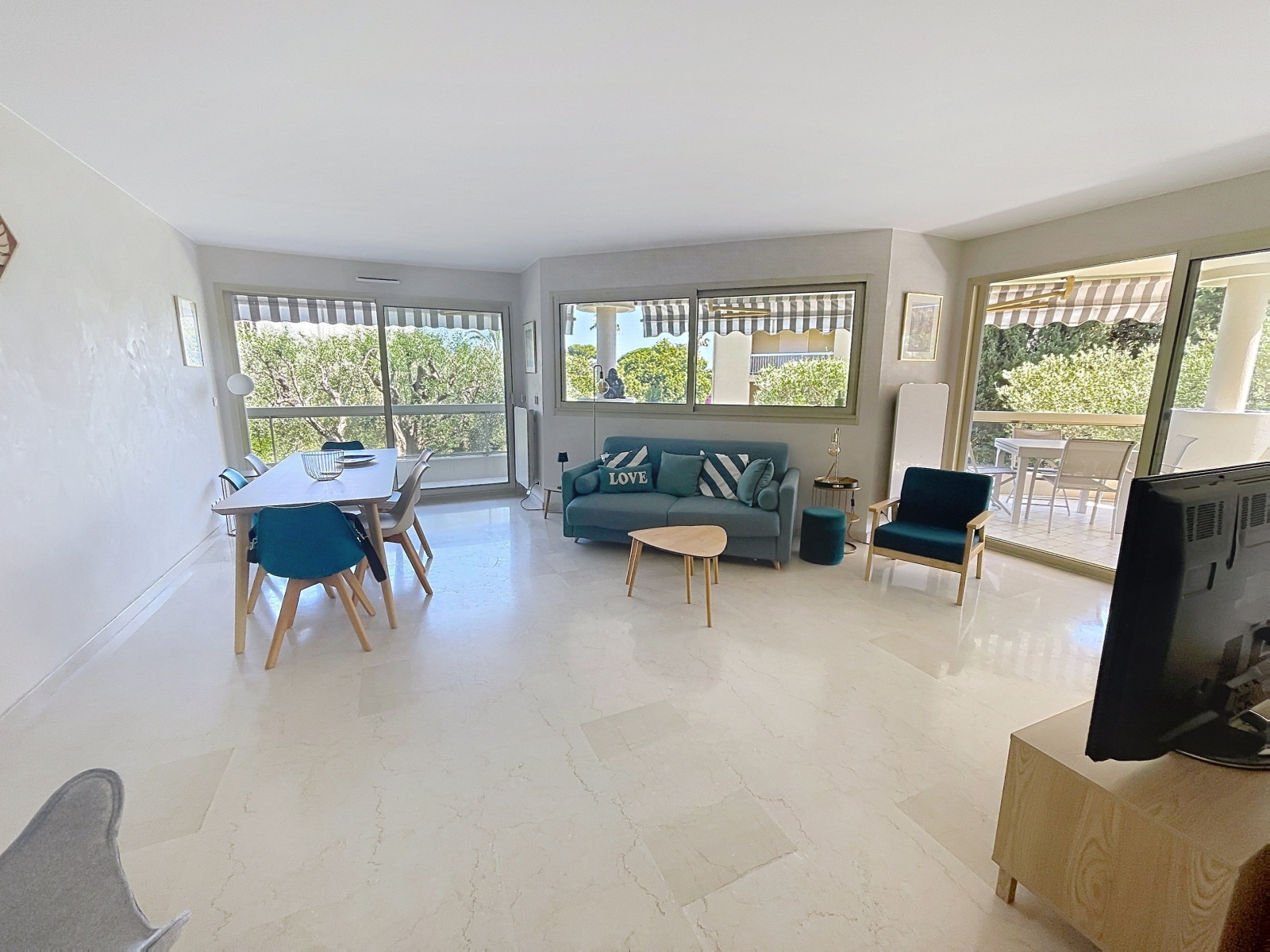
                                                Location
                                                 Appartement  - Appartement  - 3 pièces  - 84.05 m²