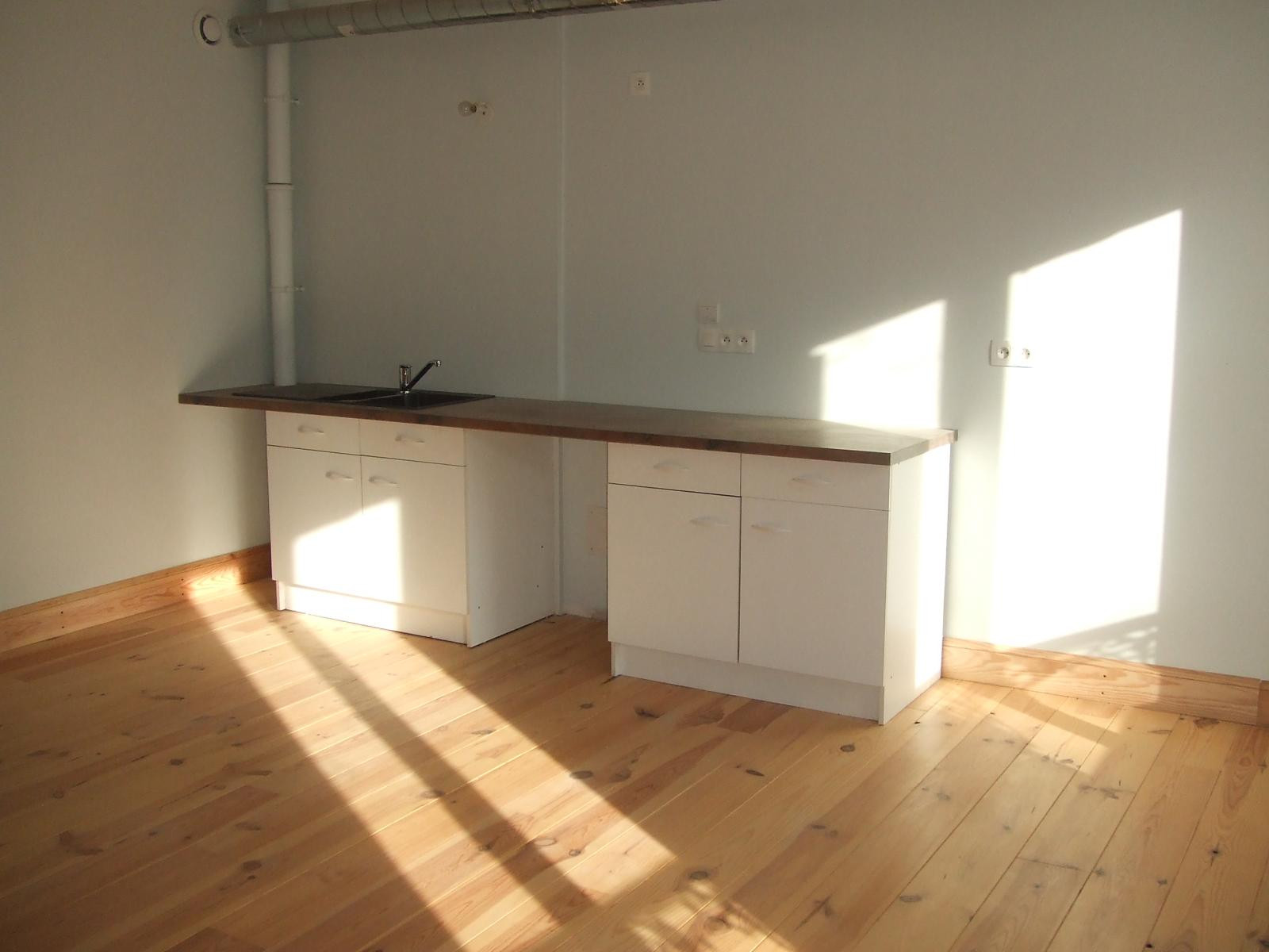 
                                                Location
                                                 Appartement atypique à proximité gare et commerces