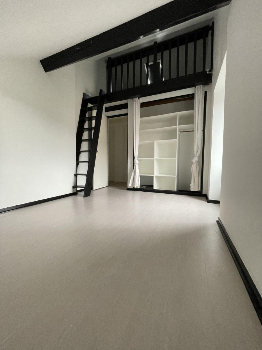 
                                                Location
                                                 Appartement atypique, coup de cœur garanti