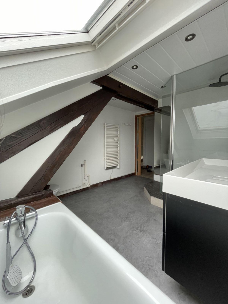 
                                                Location
                                                 Appartement atypique, coup de cœur garanti