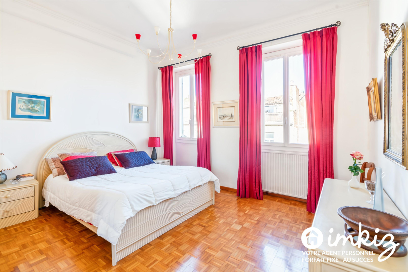 
                                                Vente
                                                 Appartement atypique - Parking