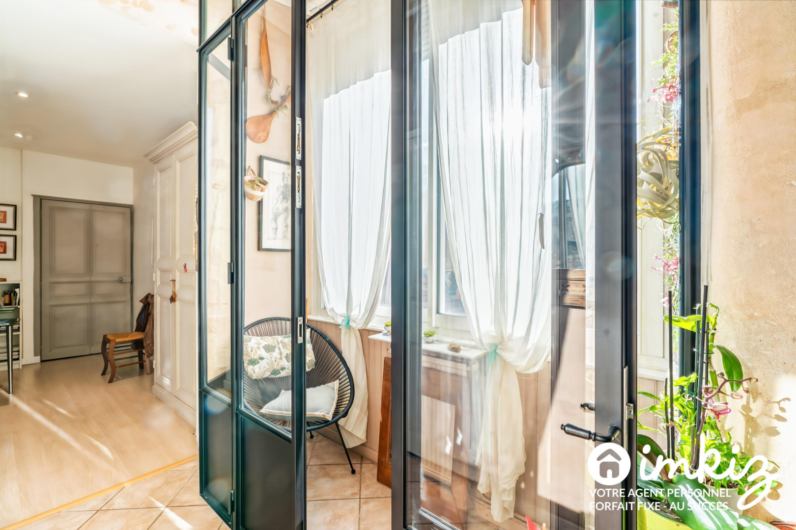 
                                                Vente
                                                 Appartement atypique - Parking