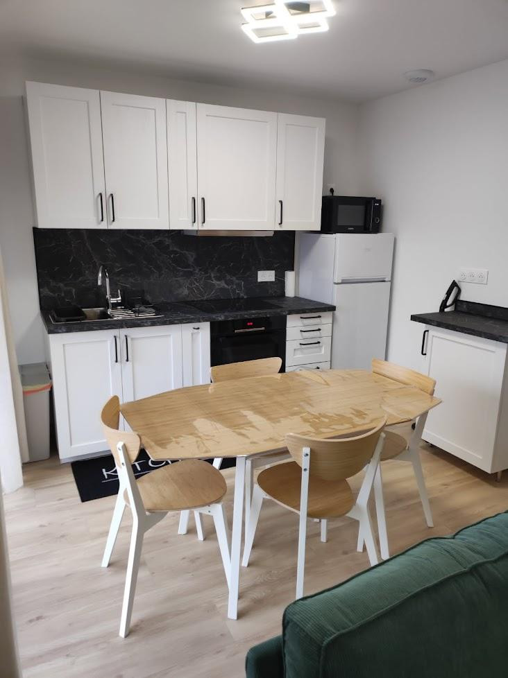 
                                                Location
                                                 Appartement au calme.