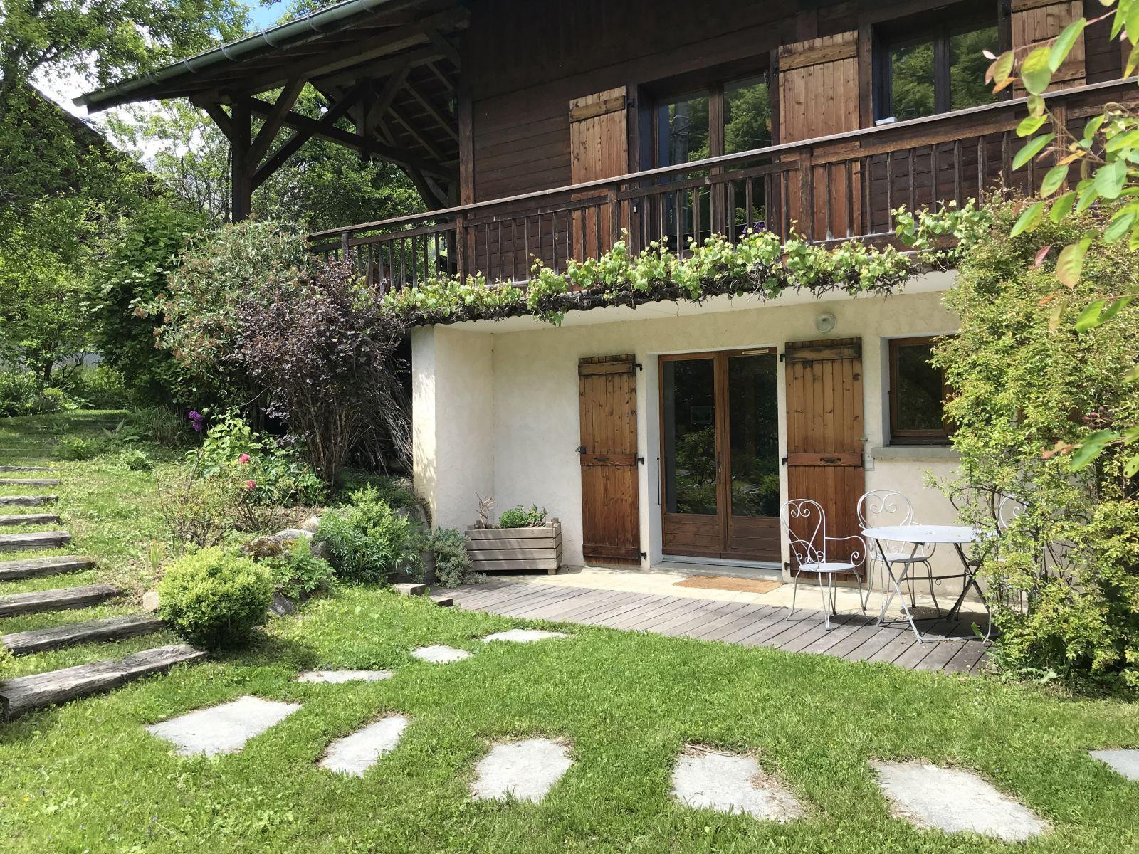 
                                                Location
                                                 Appartement au calme
