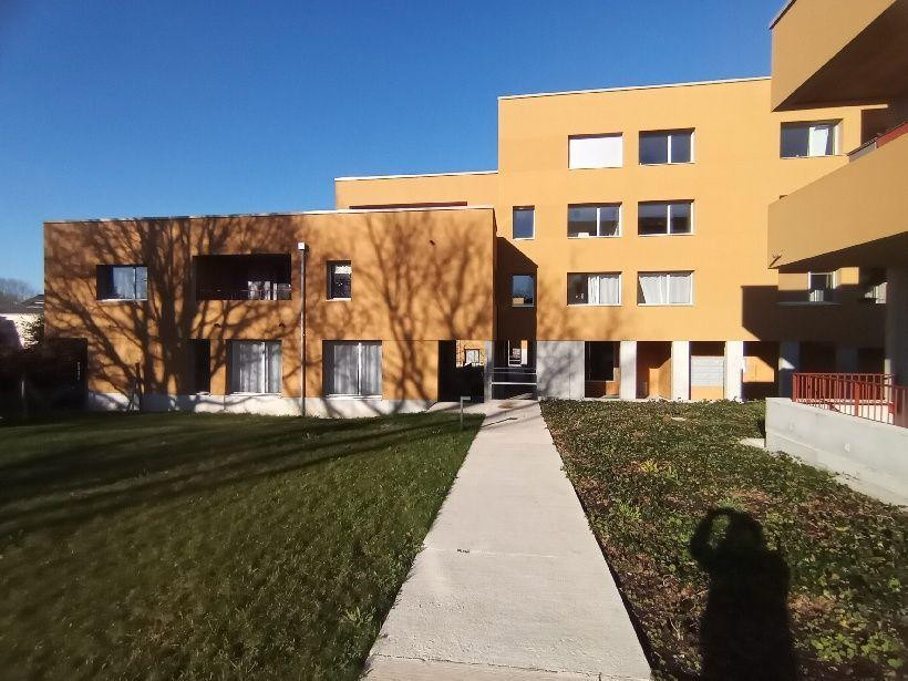 
                                                Location
                                                 appartement au calme, services à proxmité