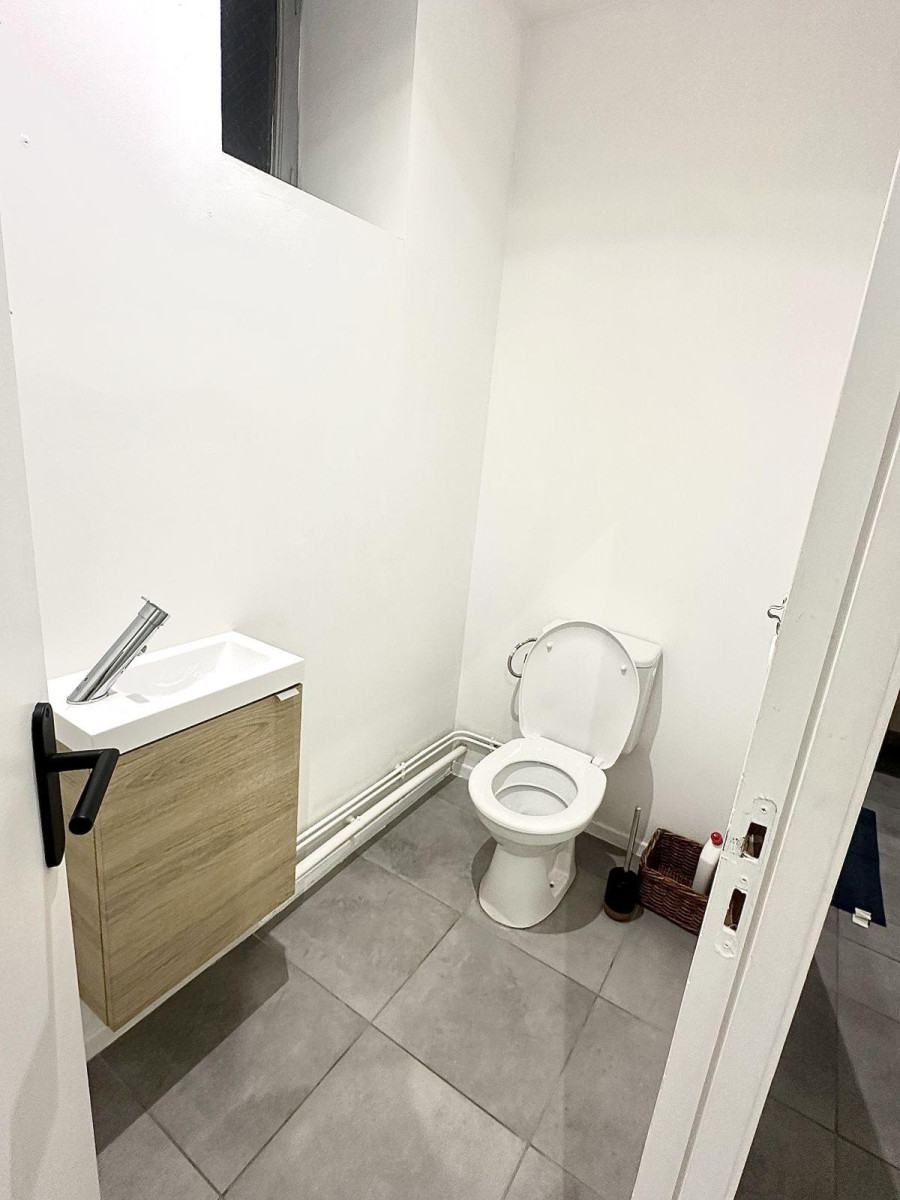 
                                                Location
                                                 Appartement au centre ville calme donnant sur cour