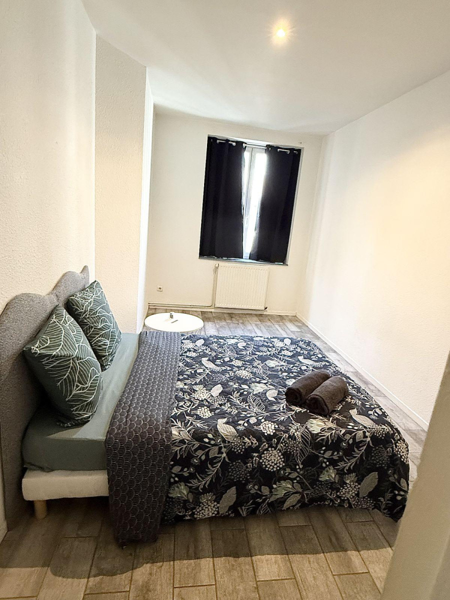
                                                Location
                                                 Appartement au centre ville calme donnant sur cour