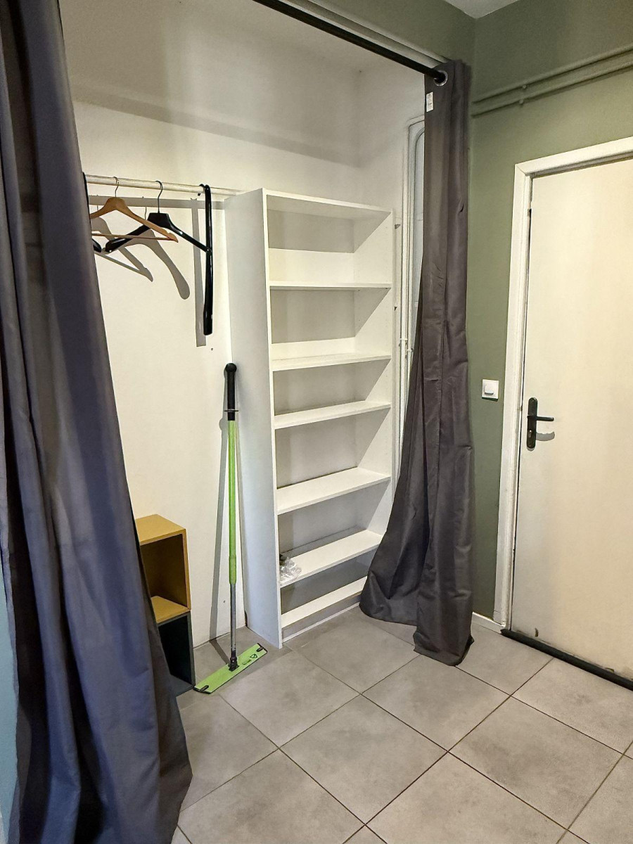
                                                Location
                                                 Appartement au centre ville calme donnant sur cour