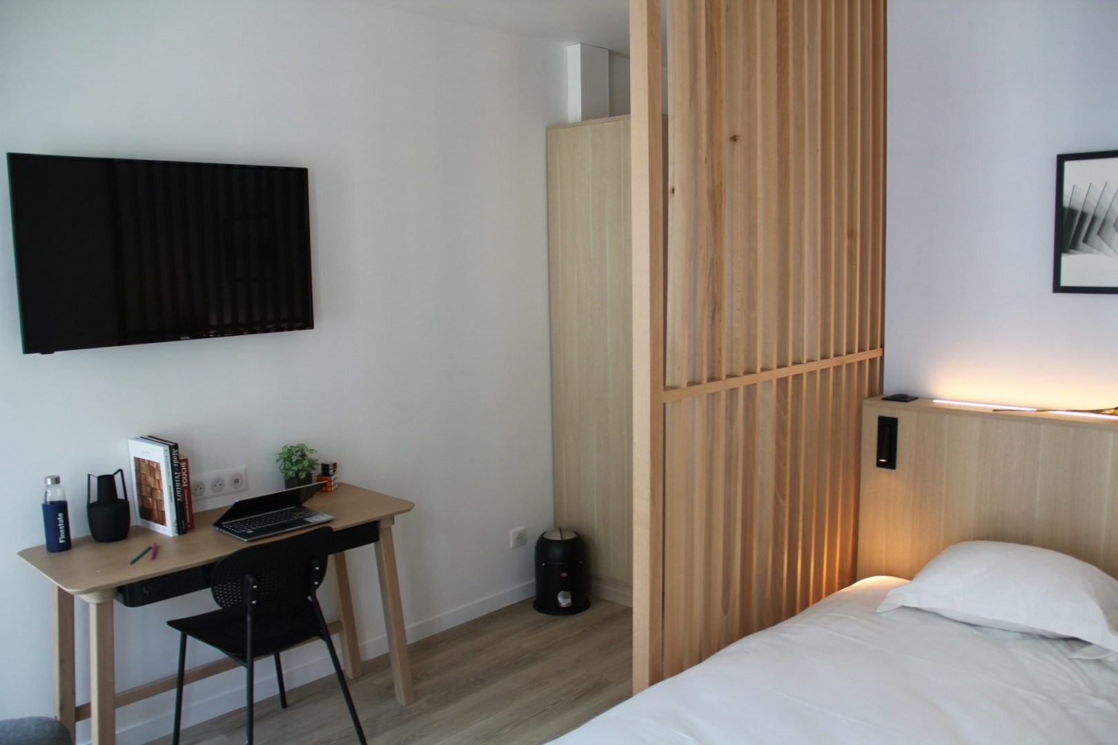 
                                                Location
                                                 Appartement avec balcon - Champs Elysées (loyer tout inclus)