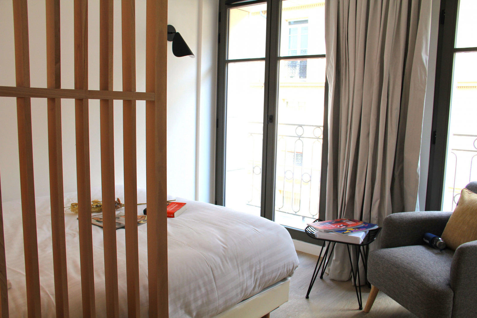 
                                                Location
                                                 Appartement avec balcon - Champs Elysées (loyer tout inclus)