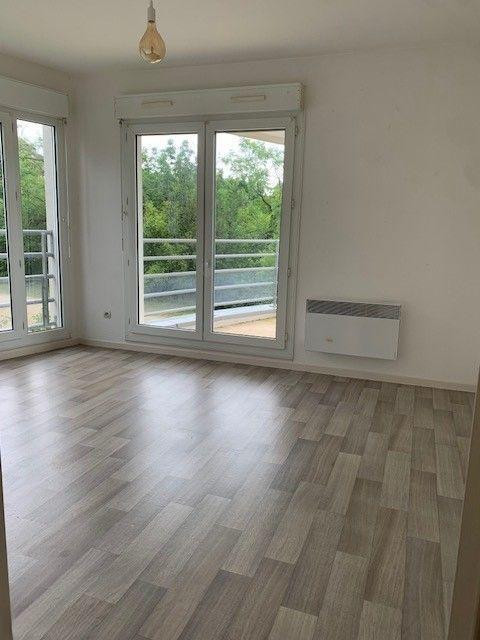 
                                                Location
                                                 Appartement avec balcon + parking