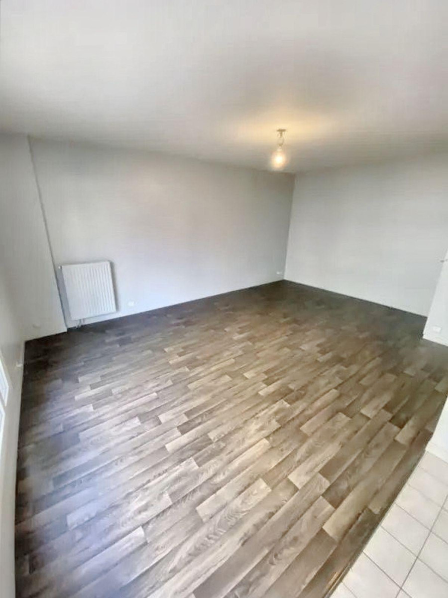 
                                                Location
                                                 Appartement avec balcon privatif