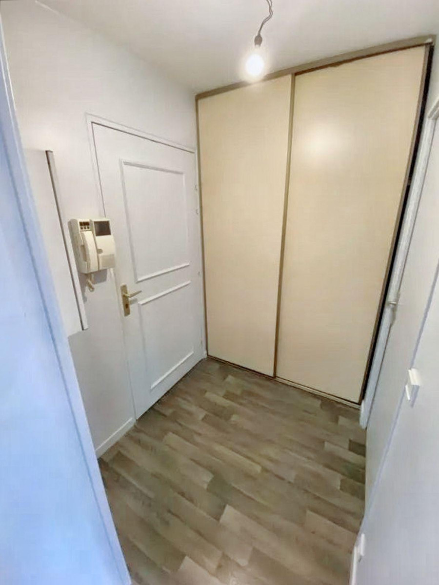 
                                                Location
                                                 Appartement avec balcon privatif