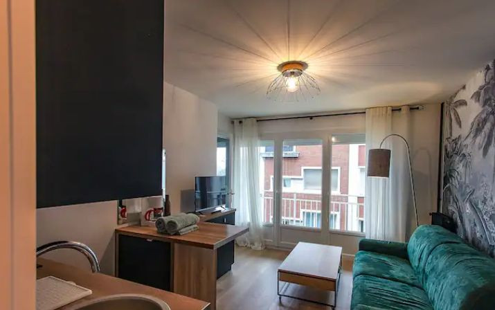 
                                                Location
                                                 Appartement avec balcon proche plage (loyer tout inclus)