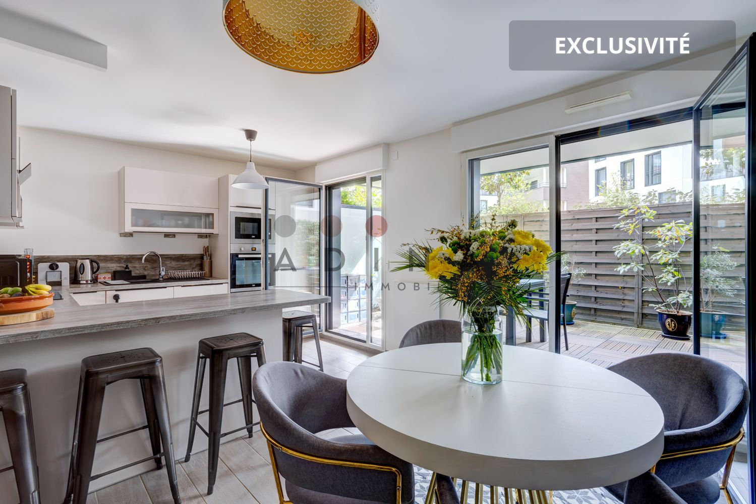 
                                                Vente
                                                 Appartement avec Extérieur Plein Sud