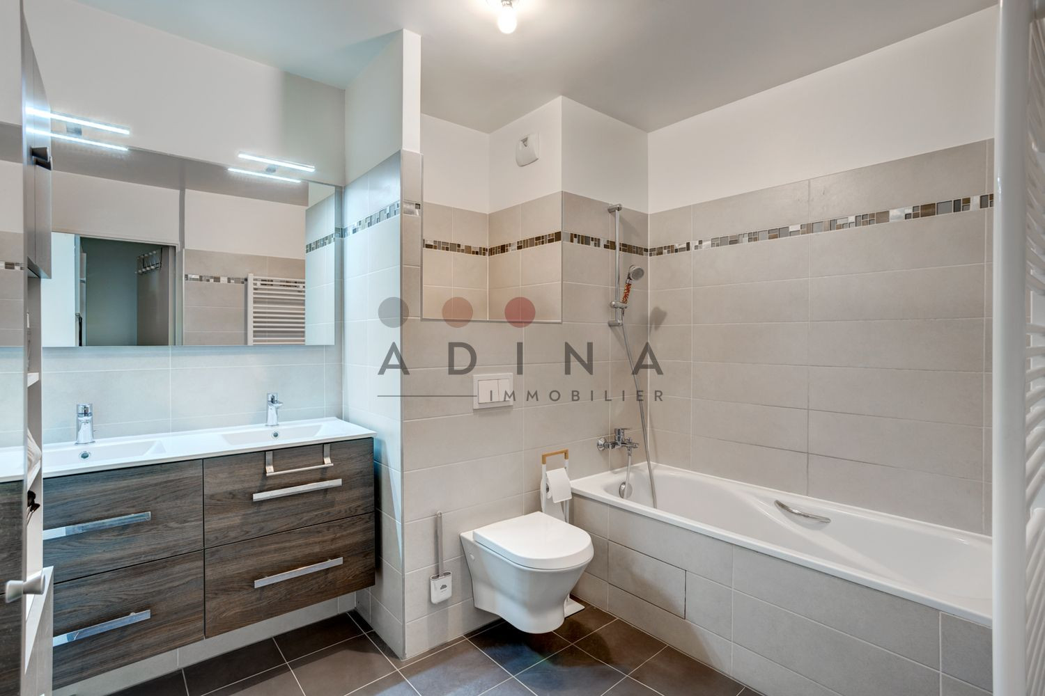 
                                                Vente
                                                 Appartement avec Extérieur Plein Sud