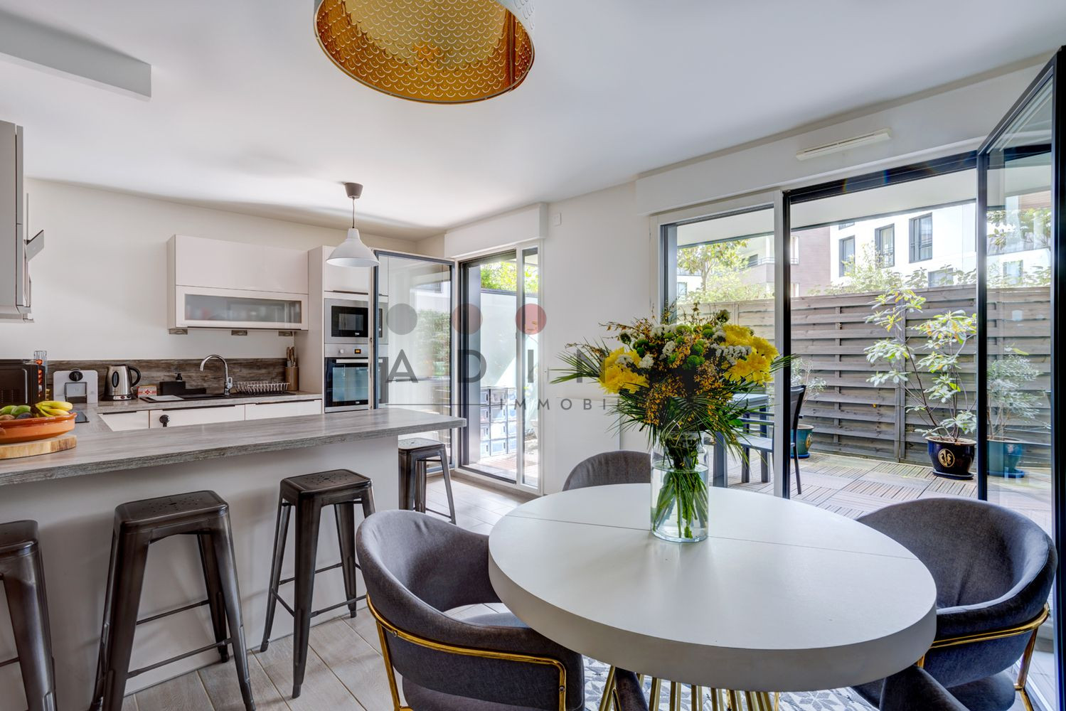 
                                                Vente
                                                 Appartement avec Extérieur Plein Sud