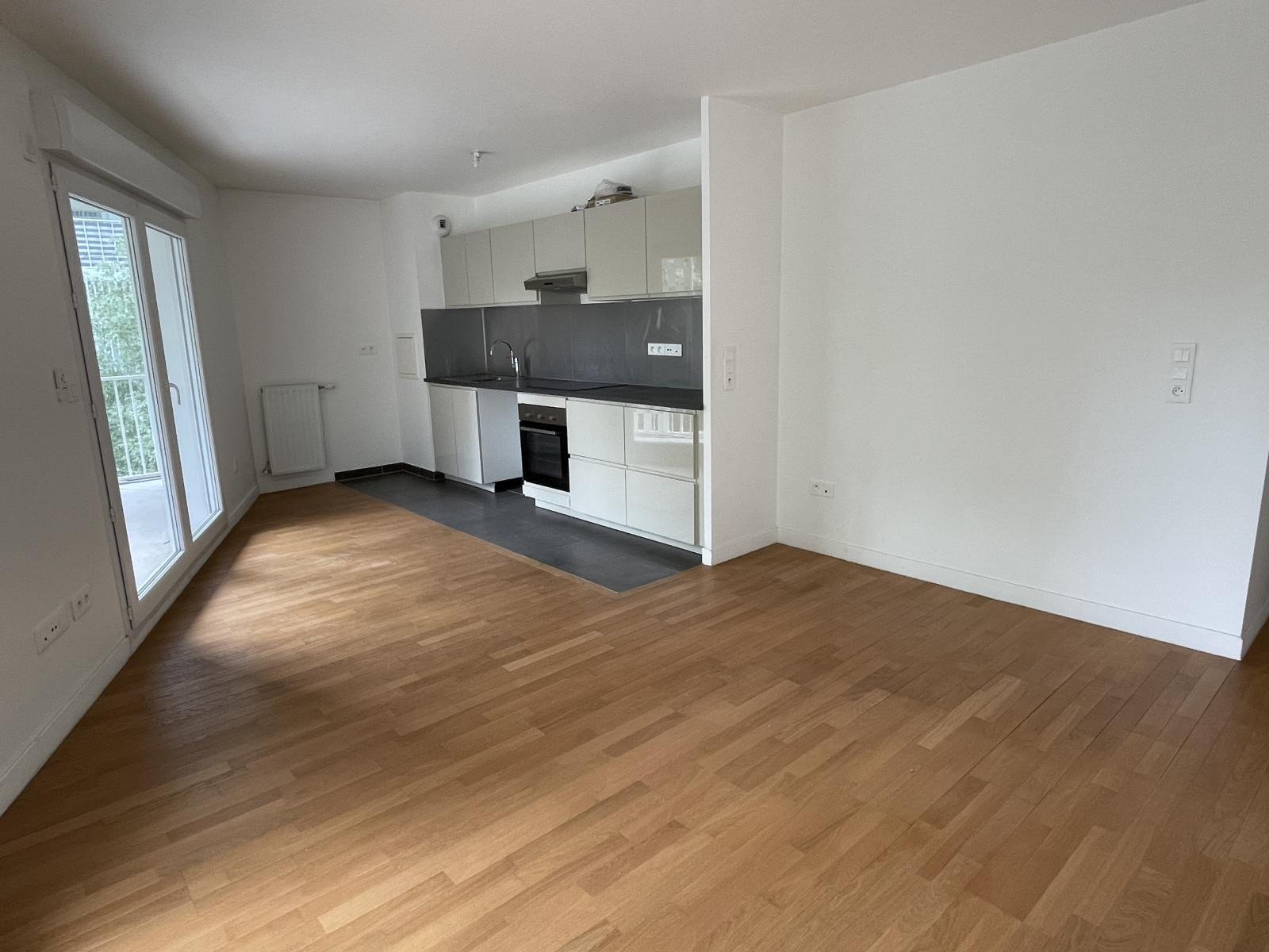 
                                                Location
                                                 Appartement avec grand balcon entre Seine et Parc.