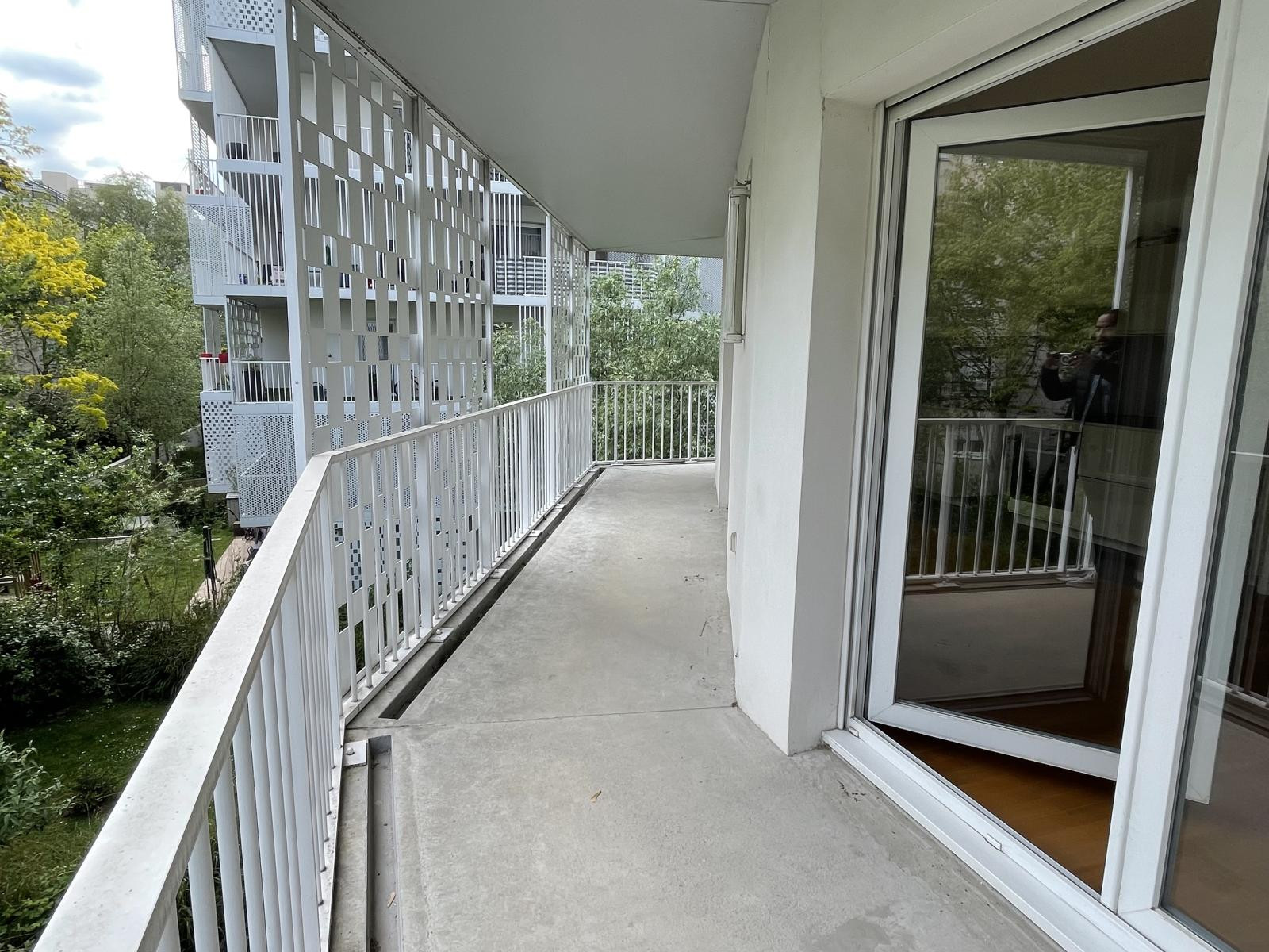 
                                                Location
                                                 Appartement avec grand balcon entre Seine et Parc.