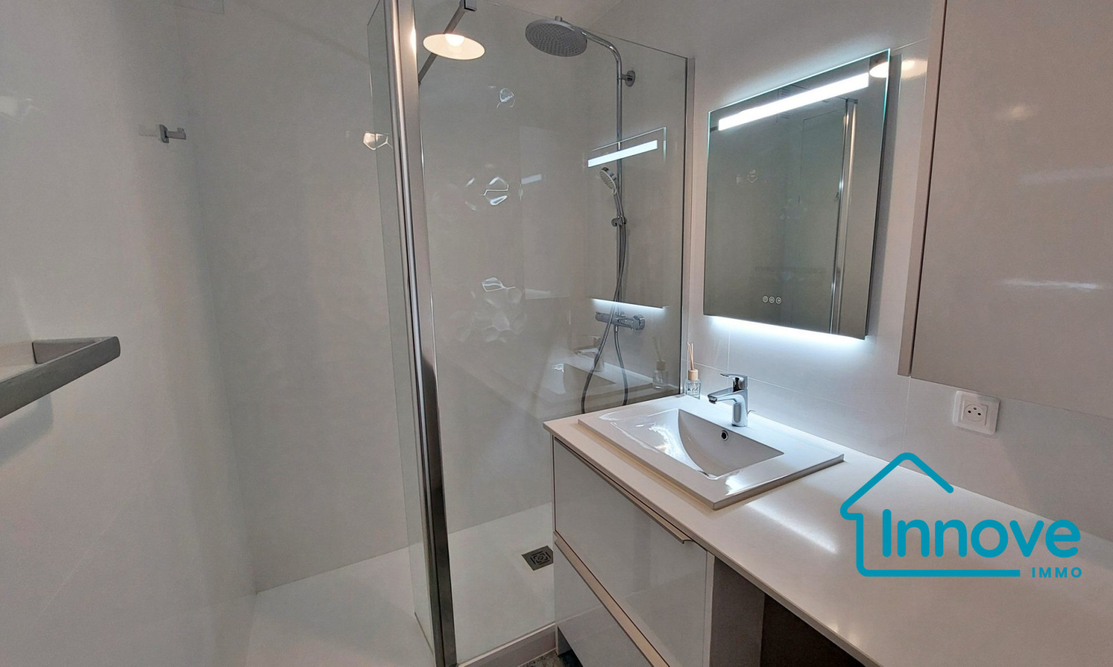 
                                                Vente
                                                 APPARTEMENT AVEC JARDIN - 3 PIECES - 65 m² - LE CHESNAY-ROCQUEN