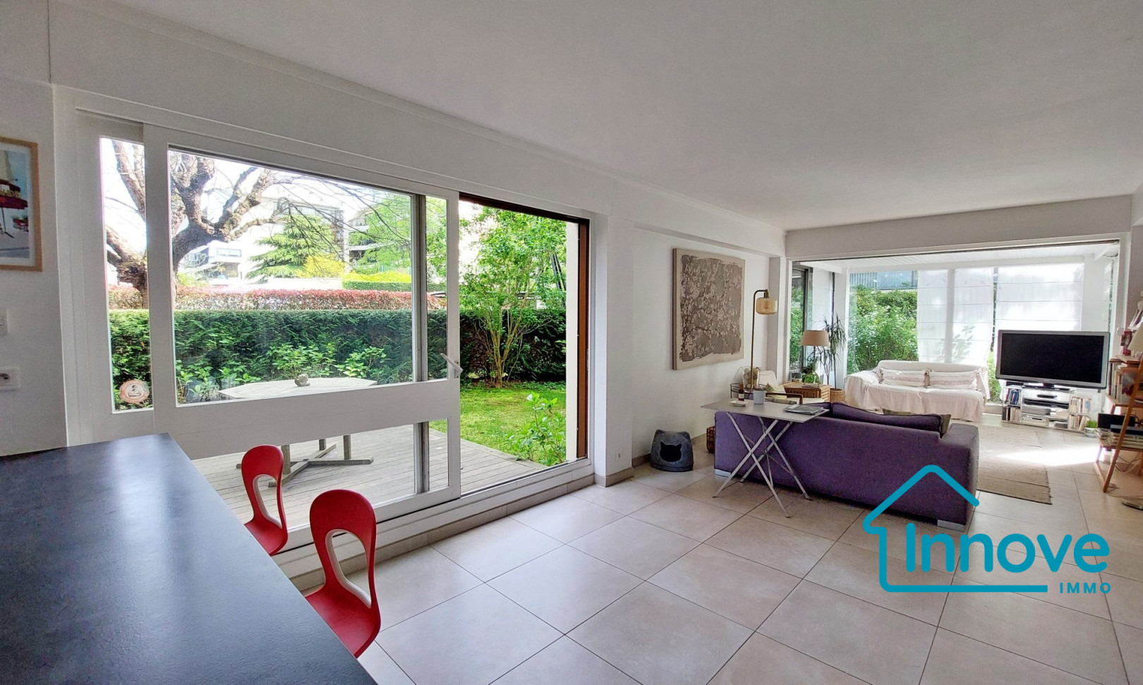 
                                                Vente
                                                 APPARTEMENT AVEC JARDIN ET BOX - LE CHESNAY-ROCQUENCOURT - 110 m