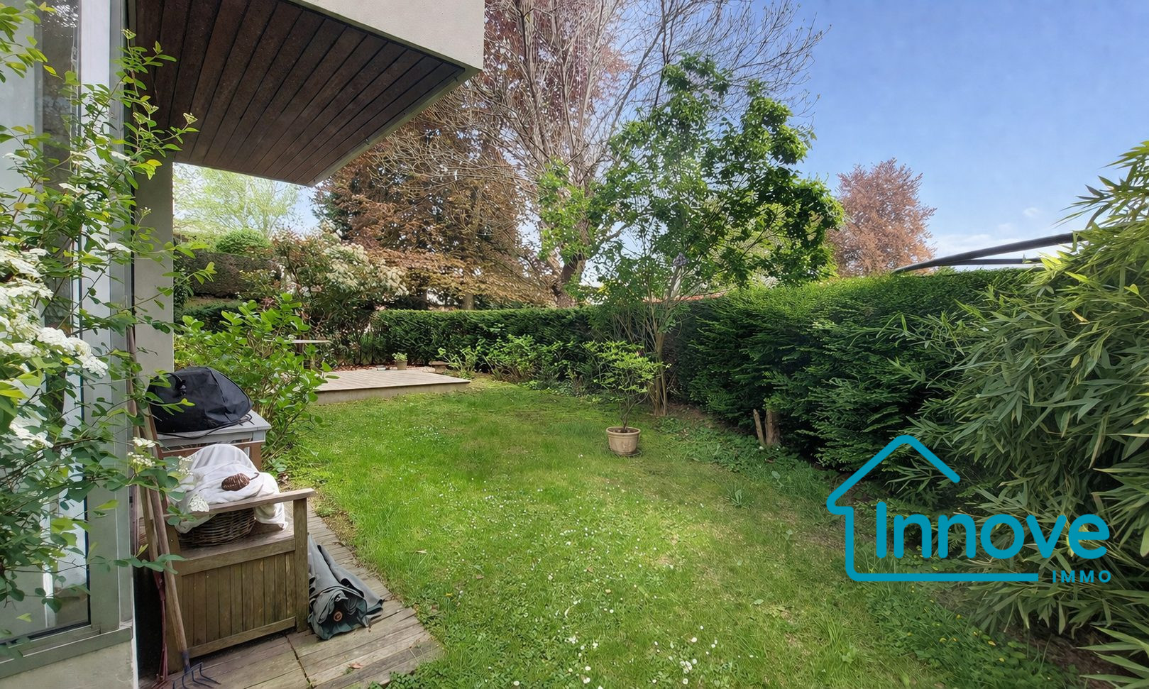 
                                                Vente
                                                 APPARTEMENT AVEC JARDIN ET BOX - LE CHESNAY-ROCQUENCOURT - 110 m