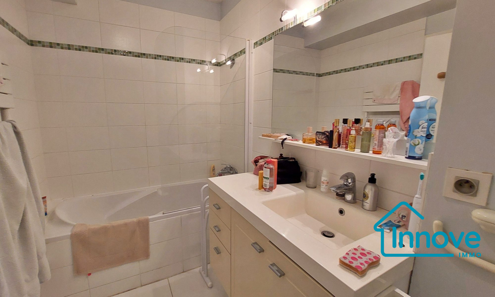 
                                                Vente
                                                 APPARTEMENT AVEC JARDIN - LE CHESNAY-ROCQUENCOURT - 110 m²