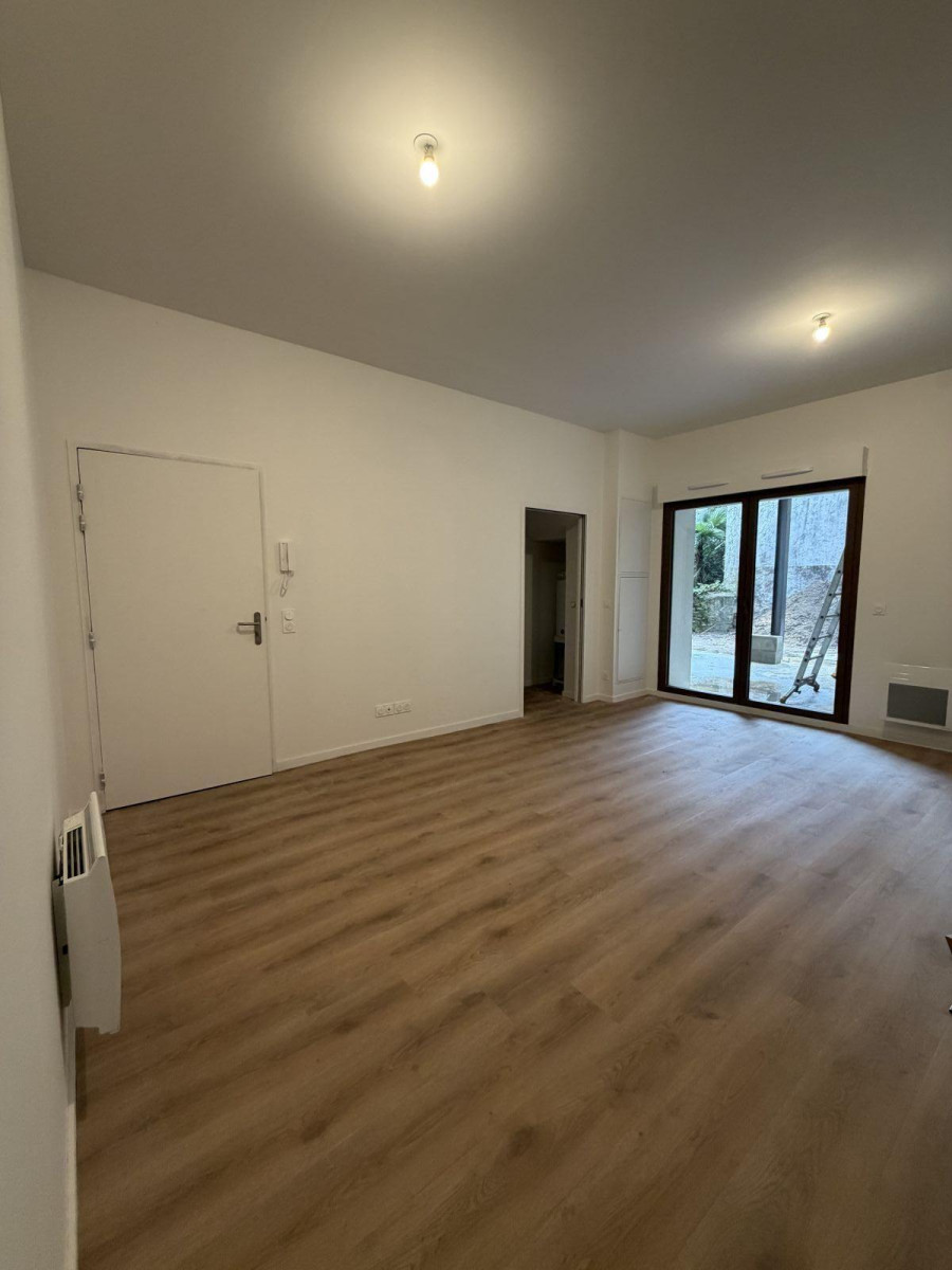 
                                                Location
                                                 Appartement avec jardin privatif cœur de Dax