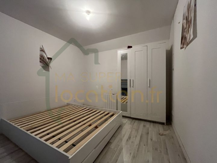 
                                                Location
                                                 Appartement avec mansarde dans un secteur calme du centre-ville de Saint-Quentin