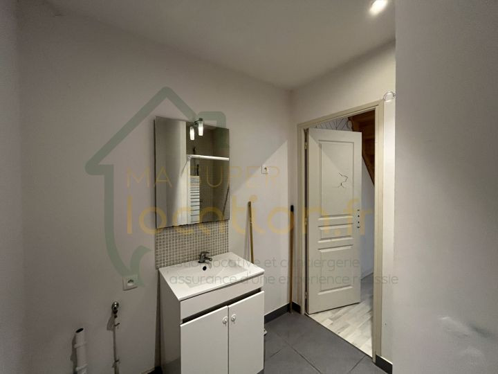 
                                                Location
                                                 Appartement avec mansarde dans un secteur calme du centre-ville de Saint-Quentin
