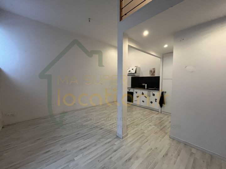 
                                                Location
                                                 Appartement avec mansarde dans un secteur calme du centre-ville de Saint-Quentin