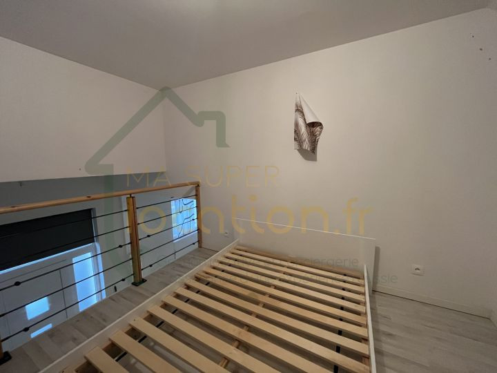 
                                                Location
                                                 Appartement avec mansarde dans un secteur calme du centre-ville de Saint-Quentin