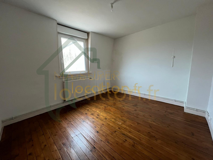 
                                                Location
                                                 Appartement avec Terasse de 30m2, centre ville ST QUENTIN.