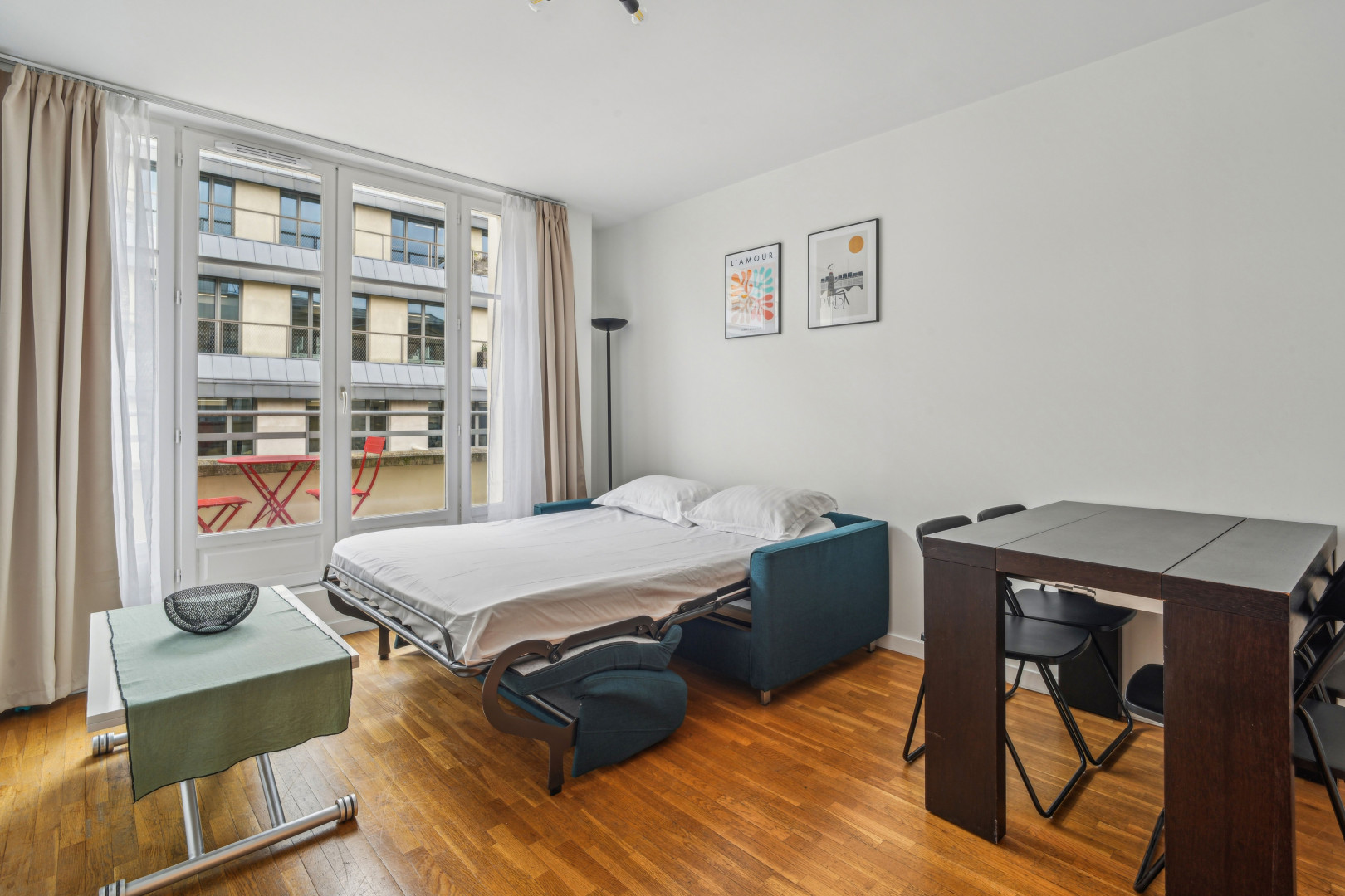 
                                                Location
                                                 Appartement avec terrace Champs-Élysées Georges V (loyer tout inclus)