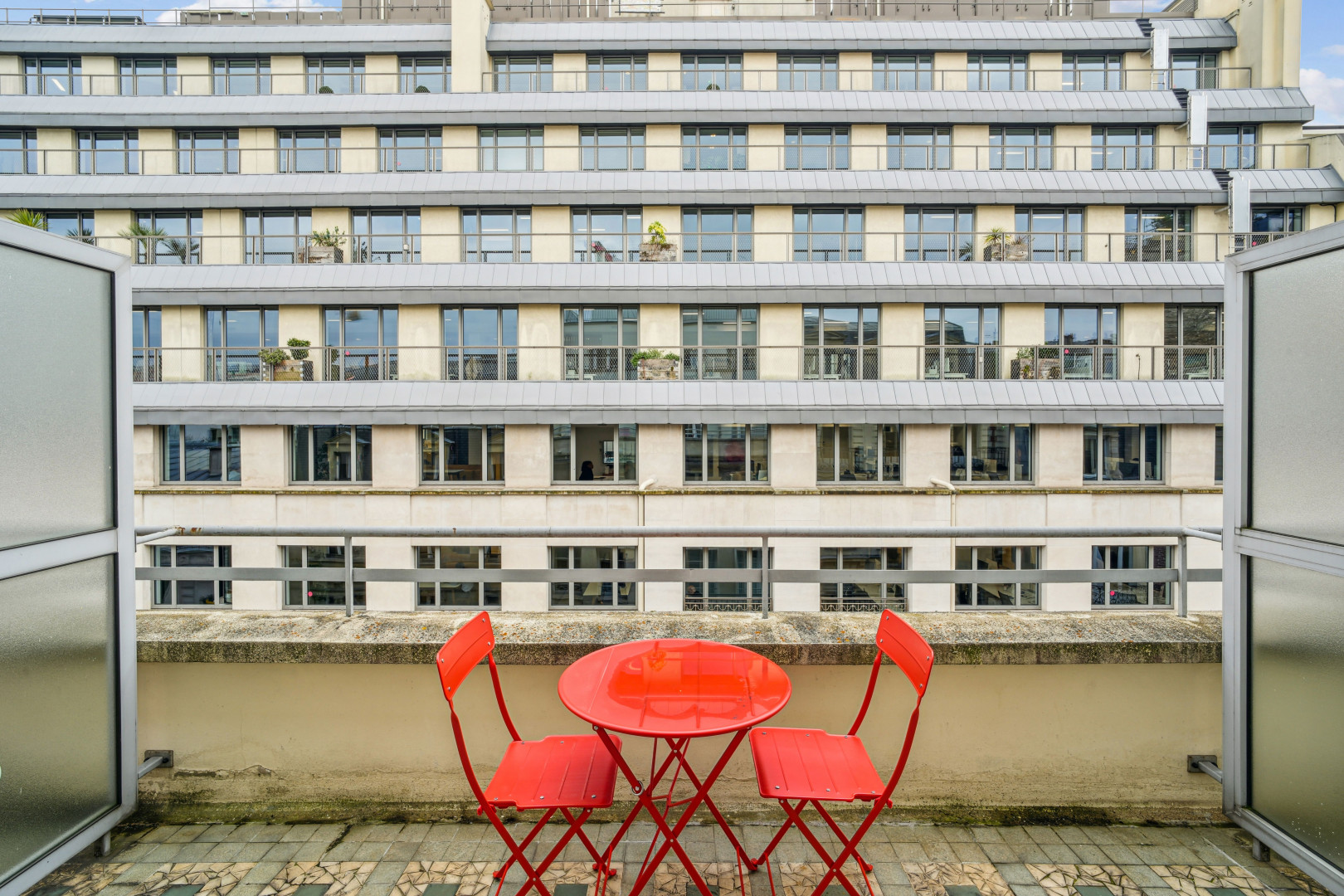 
                                                Location
                                                 Appartement avec terrace Champs-Élysées Georges V (loyer tout inclus)