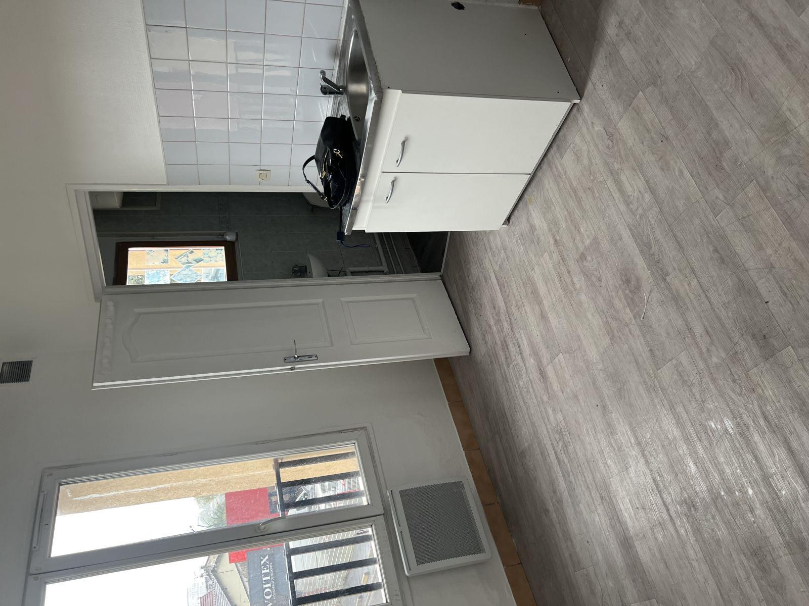 
                                                Location
                                                 Appartement avec uniquement un voisin à l’étage .