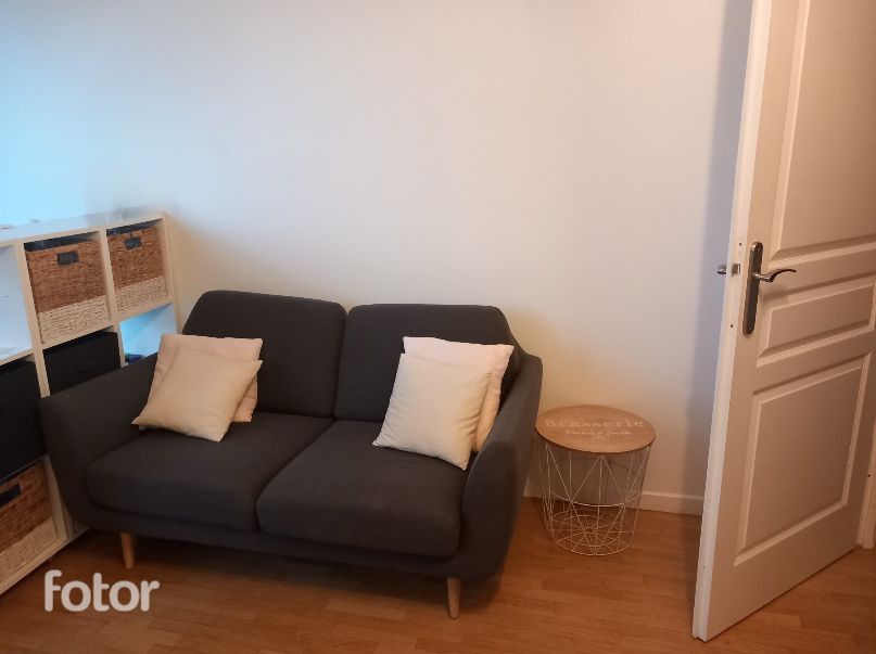 
                                                Location
                                                 Appartement avec vue, au calme et proche du bois de Vincennes (loyer tout inclus)