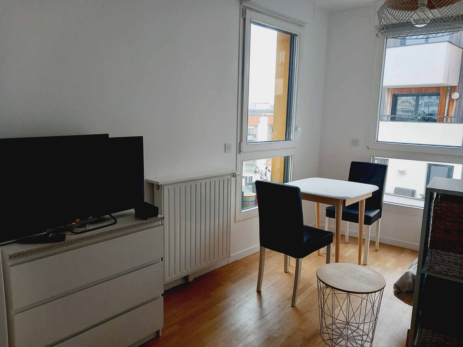 
                                                Location
                                                 Appartement avec vue, au calme et proche du bois de Vincennes (loyer tout inclus)