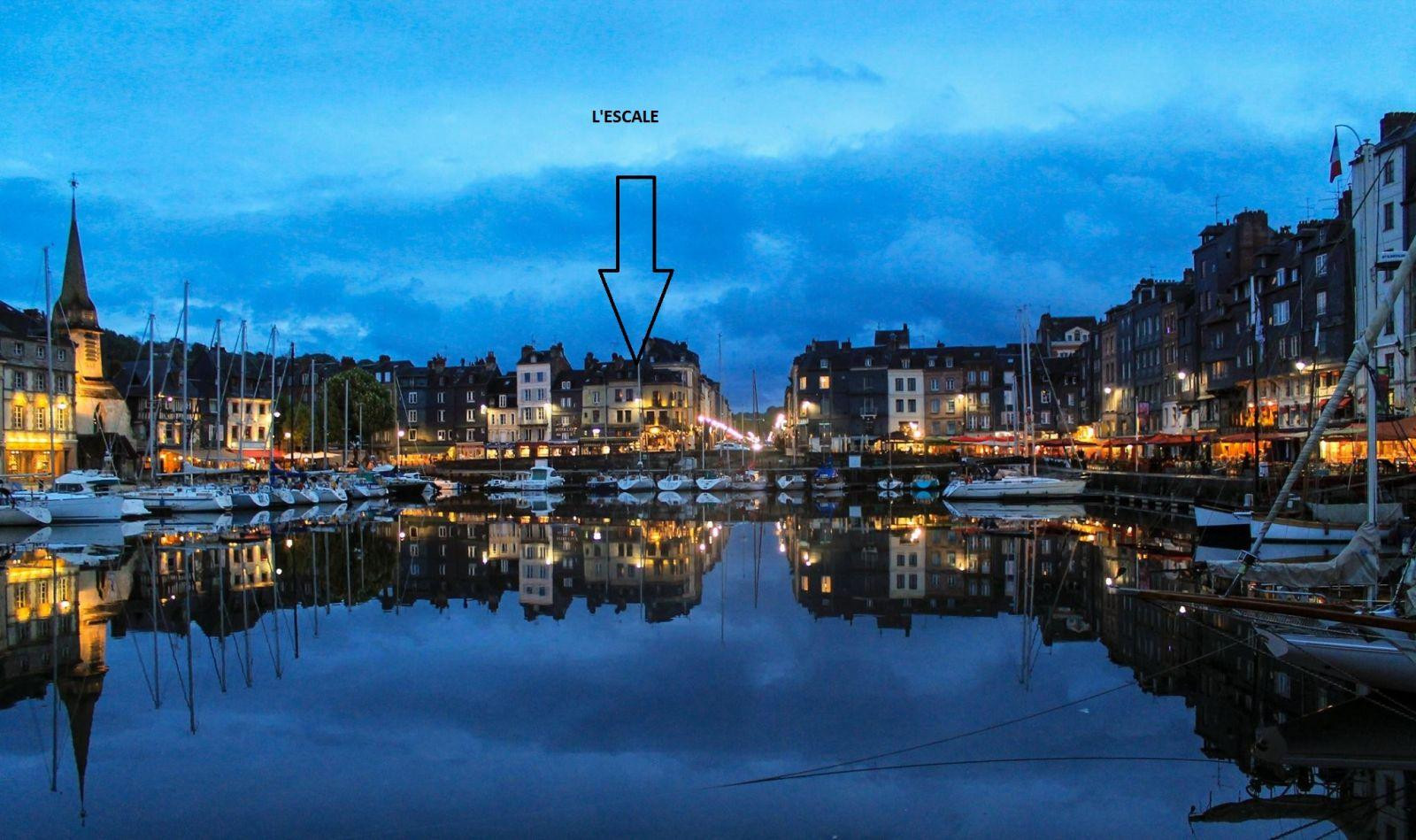 
                                                Location
                                                 APPARTEMENT AVEC VUE SUR LE VIEUX BASSIN