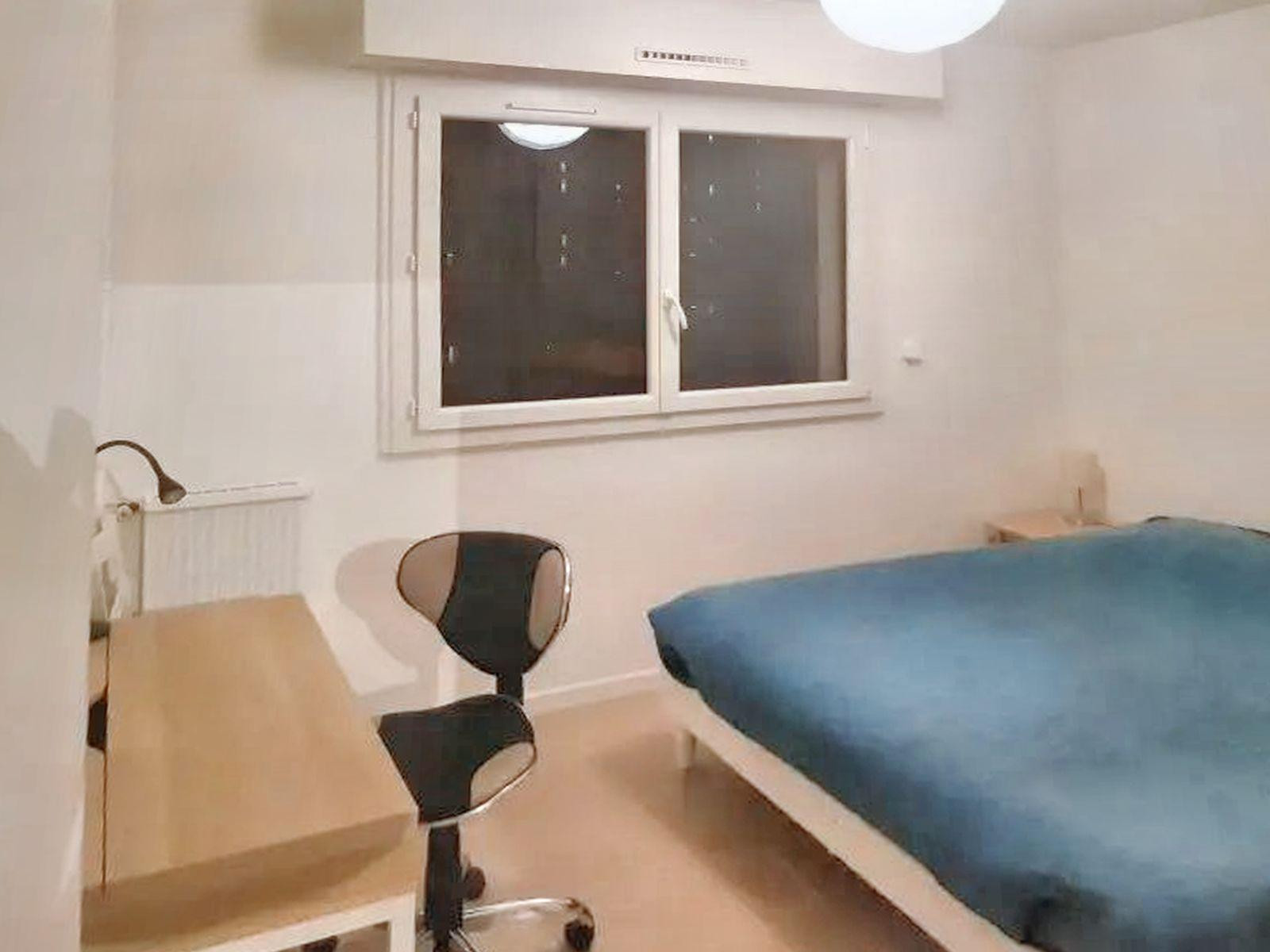 
                                                Location
                                                 Appartement bien placé, face à un parc