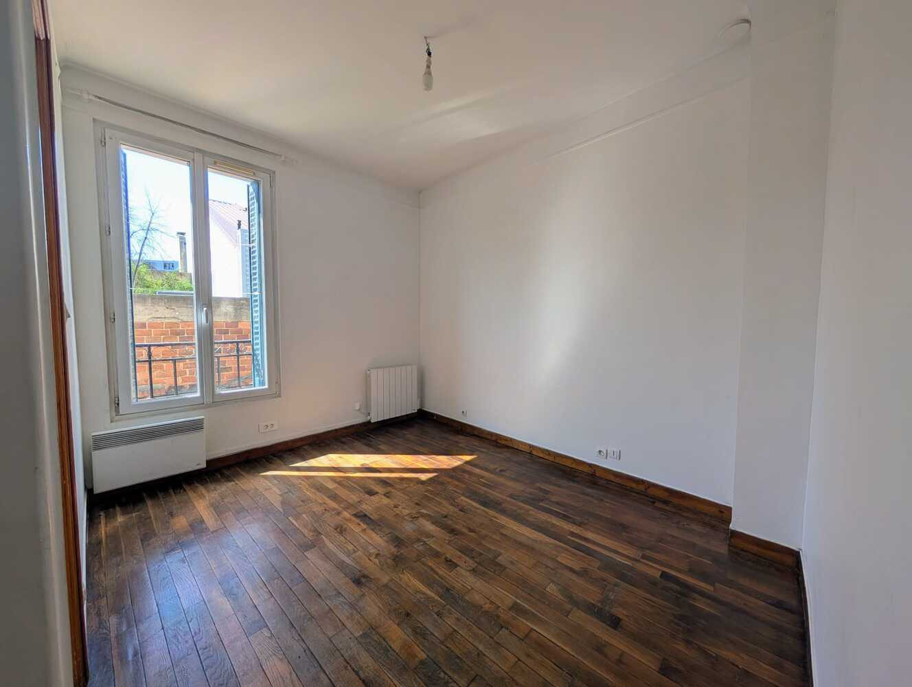 
                                                Vente
                                                 Appartement bon état à deux pas du RER B