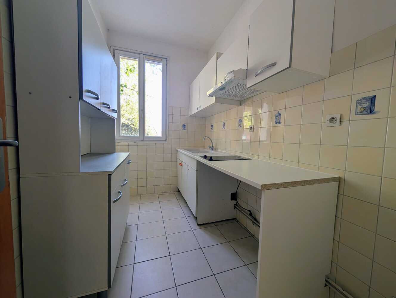 
                                                Vente
                                                 Appartement bon état à deux pas du RER B