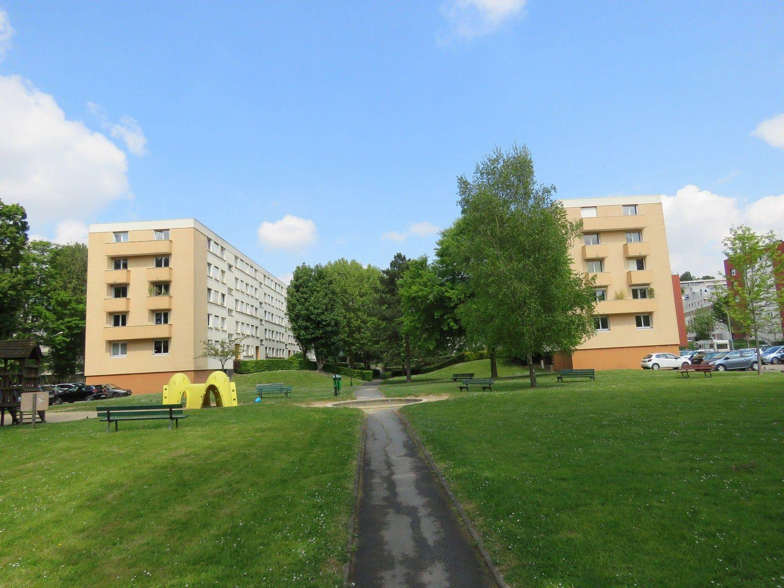 
                                                Location
                                                 Appartement Bords de Marne / Centre ville