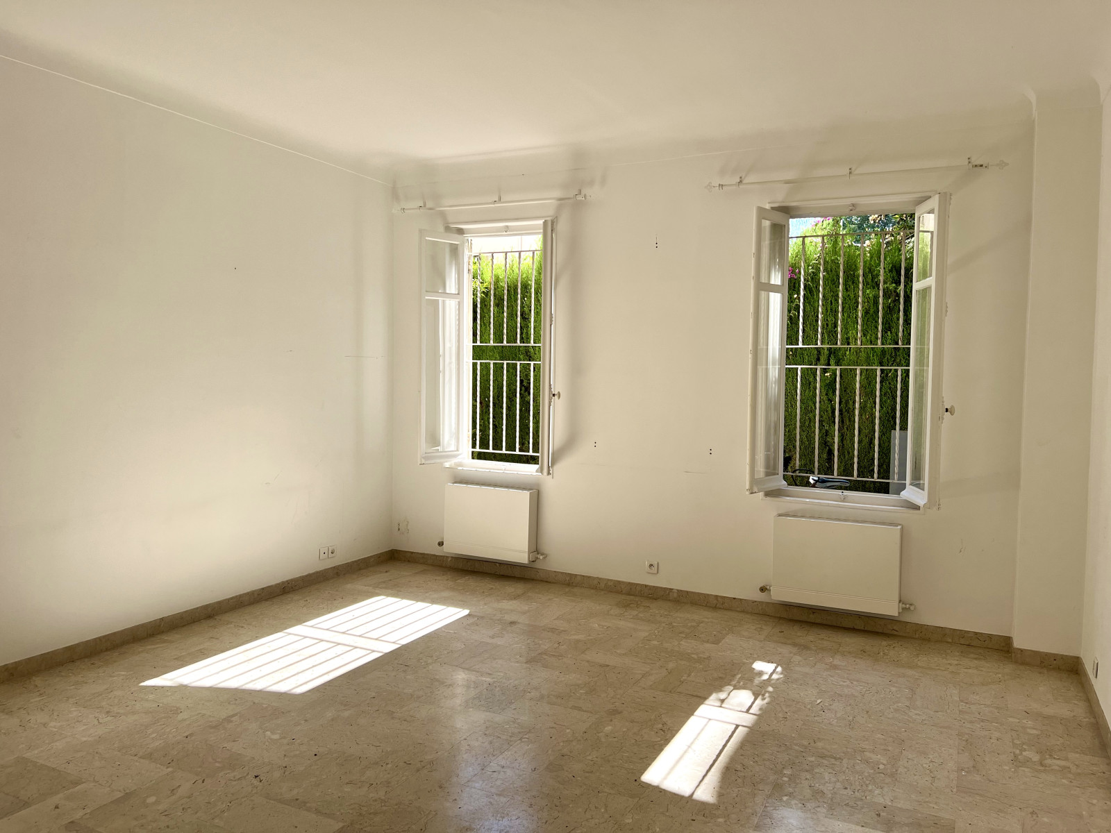 
                                                Location
                                                 Appartement bourgeois au coeur d'un hôtel particulier