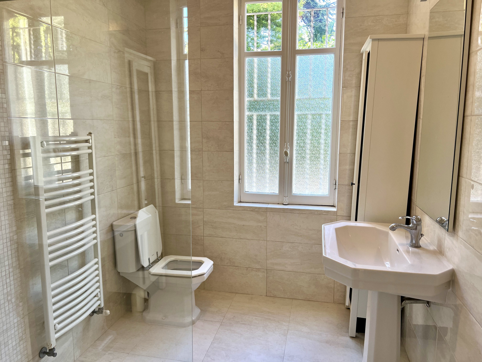
                                                Location
                                                 Appartement bourgeois au coeur d'un hôtel particulier