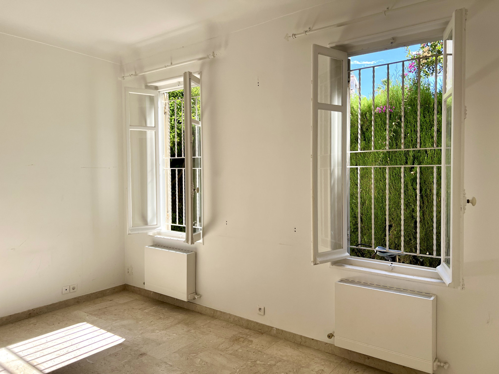 
                                                Location
                                                 Appartement bourgeois au coeur d'un hôtel particulier